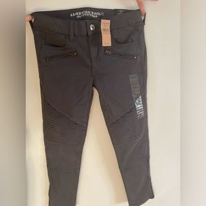 American Eagle black low rise cropped jegging size 6